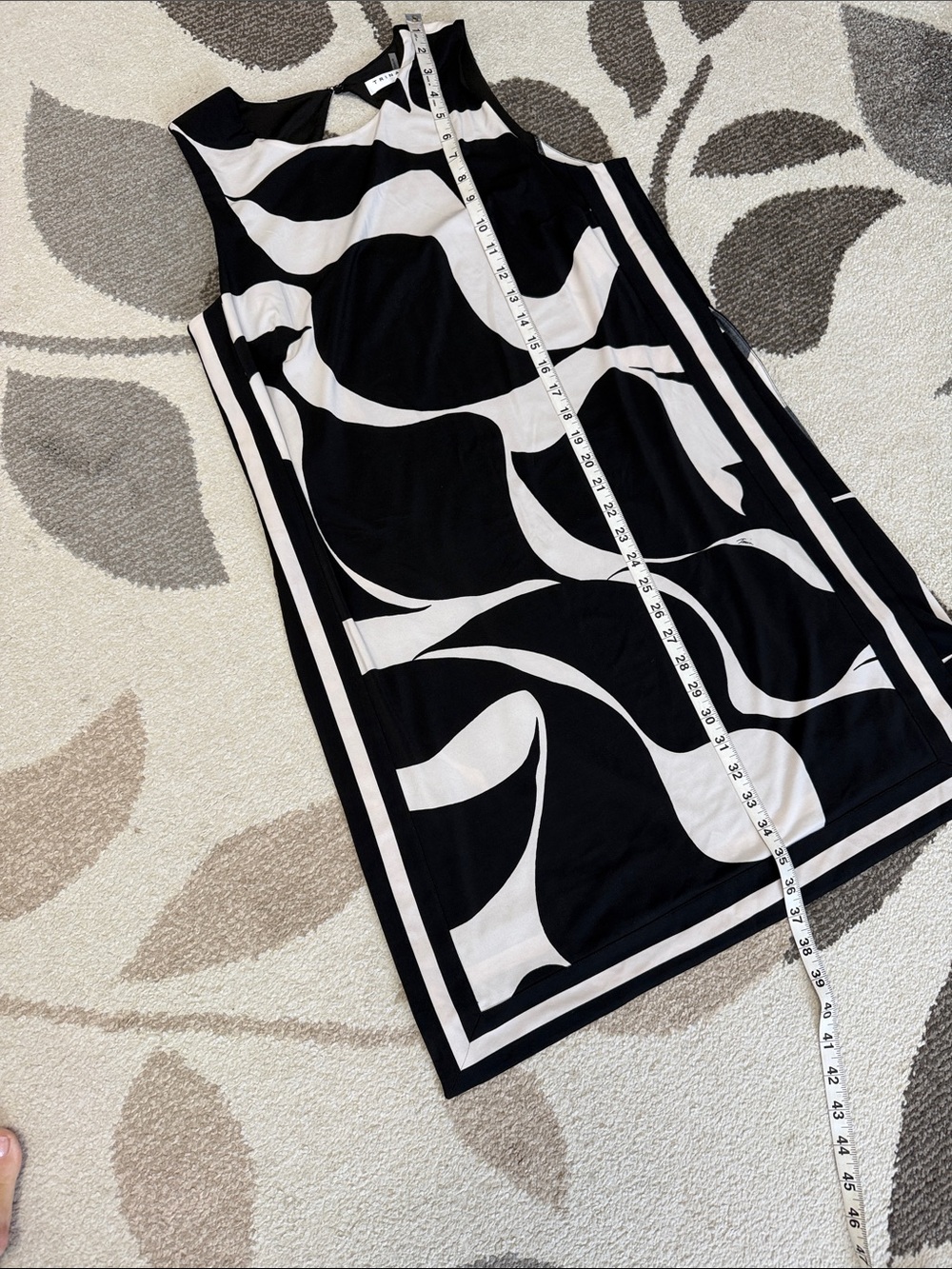 Trina Turk Black & White Abstract Sleeveless Shift Dress - Picture 6 of 10